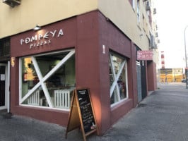 Pompeya Pizzas outside