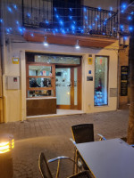 Cafe De La Placa inside