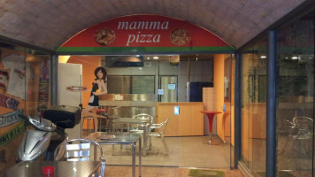 Pizza Mamma inside