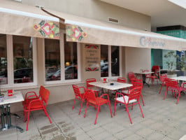 Caravanne Cafe inside