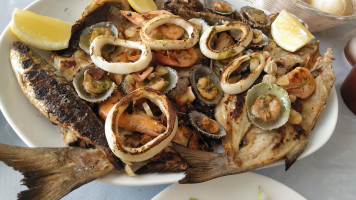 Los Pescaditos food