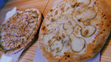 Nuda Pizza food