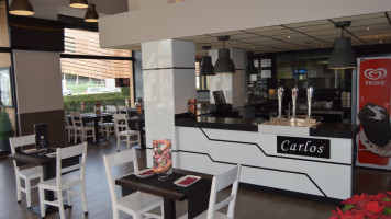 Pizzeria Carlos Gardenias inside