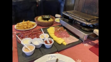 La Petit Raclette food