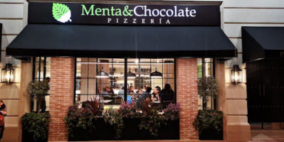 Pizzeria Menta Y Chocolate outside