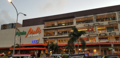 Ayala Malls Legazpi outside