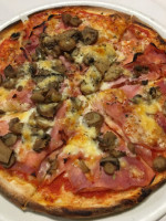 Pizzeria Faufal food