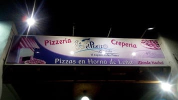 El Puerto Pizzeria inside