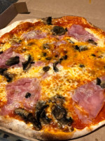 Pizzeria L´vecchia food