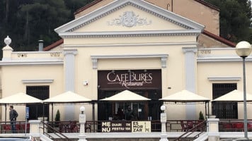 El Cafe Bures outside