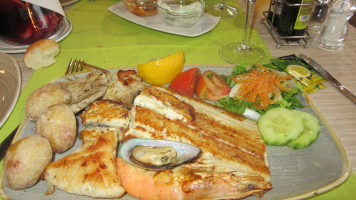 Avenida Del Mar food