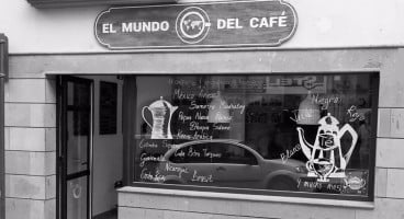 El Mundo Del Cafe outside