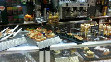 Cafeteria El Paseo food