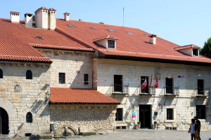 Parador De Santillana Gil Blas. El Jardin De Gil Blas food