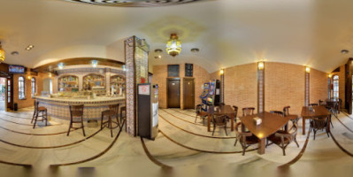Rulo Cafeteria Restaurante inside