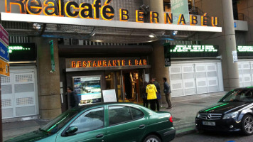 Real Cafe Bernabeu inside