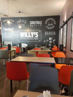 Willys Discobar inside