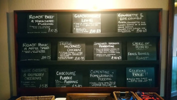 The Rising Sun Dentro