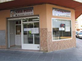 Casa Pizza outside