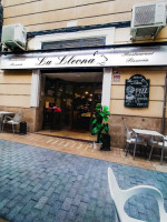 Pizzeria La Lleona inside