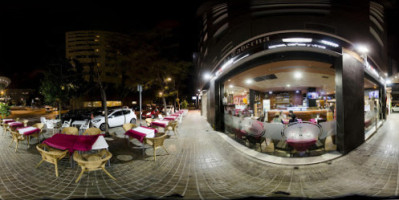 La Taberna Tapas Canas Y Vinos outside