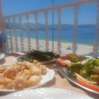 La Proa Beach food