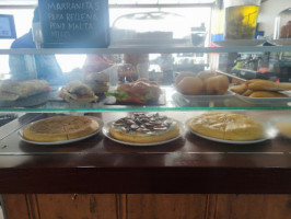 Cafeteria La Ria food