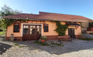 Farma Klínec outside