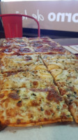 Las Pizzas D'herber food