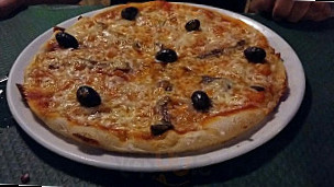 Vanesa Pizzeria food