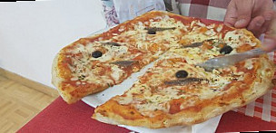 Sabor Ita Pizzeria food