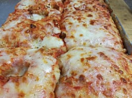 Sugo Pizzeria Metro Pizza food