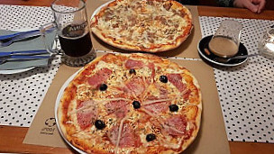 Pizzeria La Fuente food