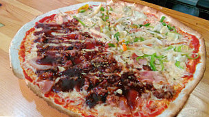 Pizzeria La Traviata food