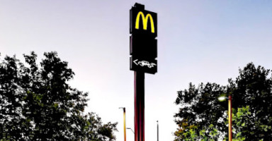 Mcdonald's Marques De La Cadena outside