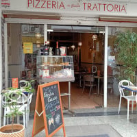 Pizzeria Da Gennaro inside