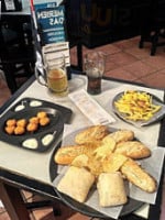 100 Montaditos food