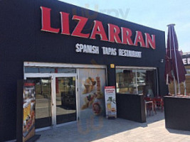 Lizarran outside