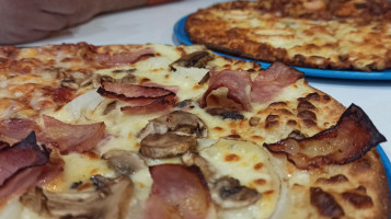 Domino's Pizza Plaza Castilla food