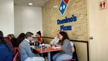 Domino's Pizza Plaza Castilla food