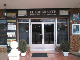 El Emigrante outside