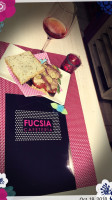Cafeteria Fucsia food