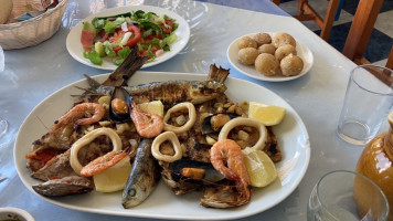 Los Pescaditos food