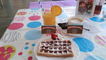 Pop's Gofres Y Crepes food