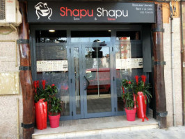 Shapu Shapu Japones outside