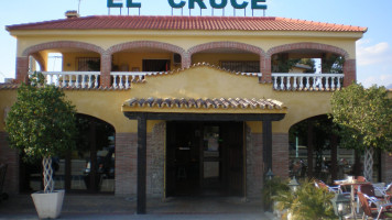 El Cruce outside
