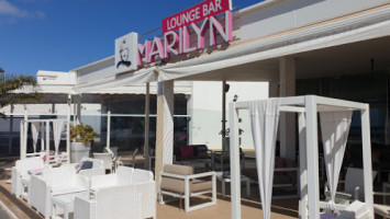 Marilyn Lounge outside