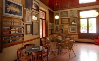 Cafe Amics De Les Arts inside
