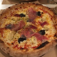 Pizza Pazzo food