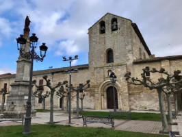 Las Vigas (h. Real Monasterio San Zoilo) outside